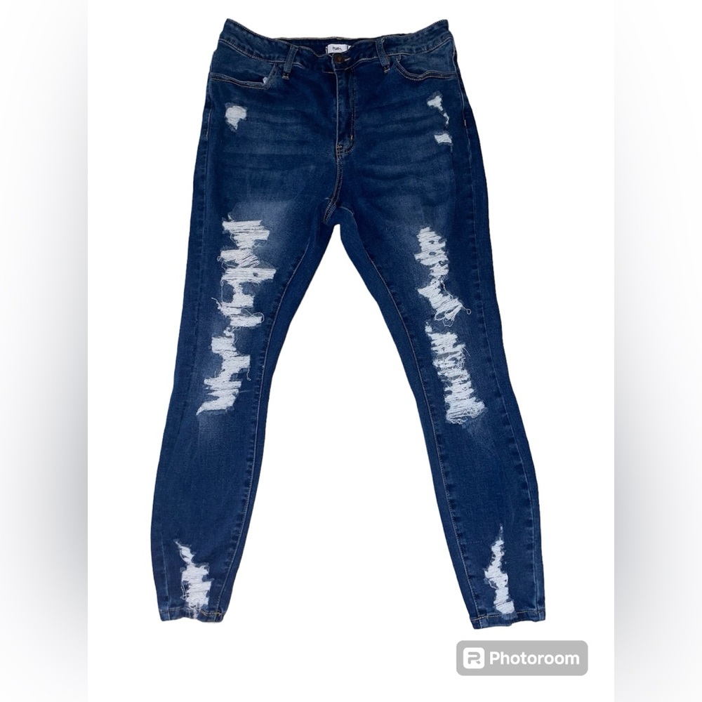 Rue 21 women’s Dark wash ripped skinny jeans size 18